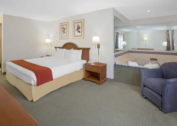 Hotel Express By Marriott Freeport