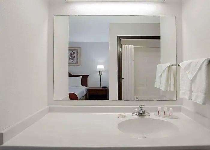 Hotel Express By Marriott 2*