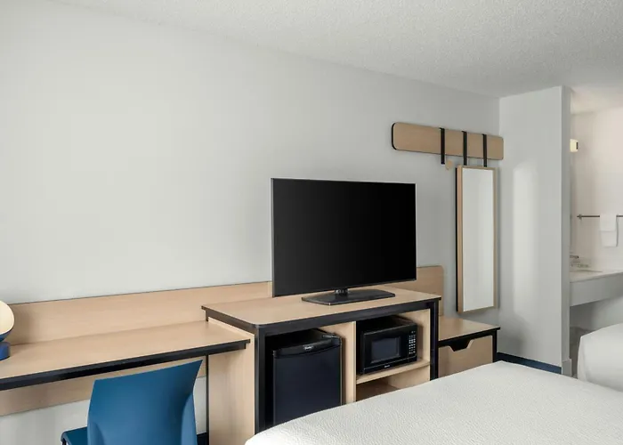 Hotel Express By Marriott Freeport