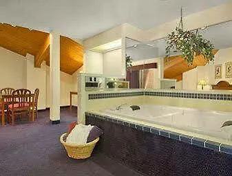 Hotel Express By Marriott Freeport